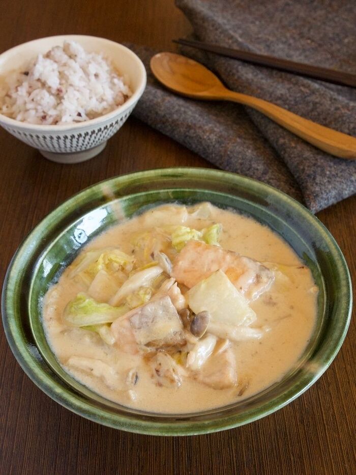ご飯と食べたい 白菜とサーモンの味噌クリームシチュー