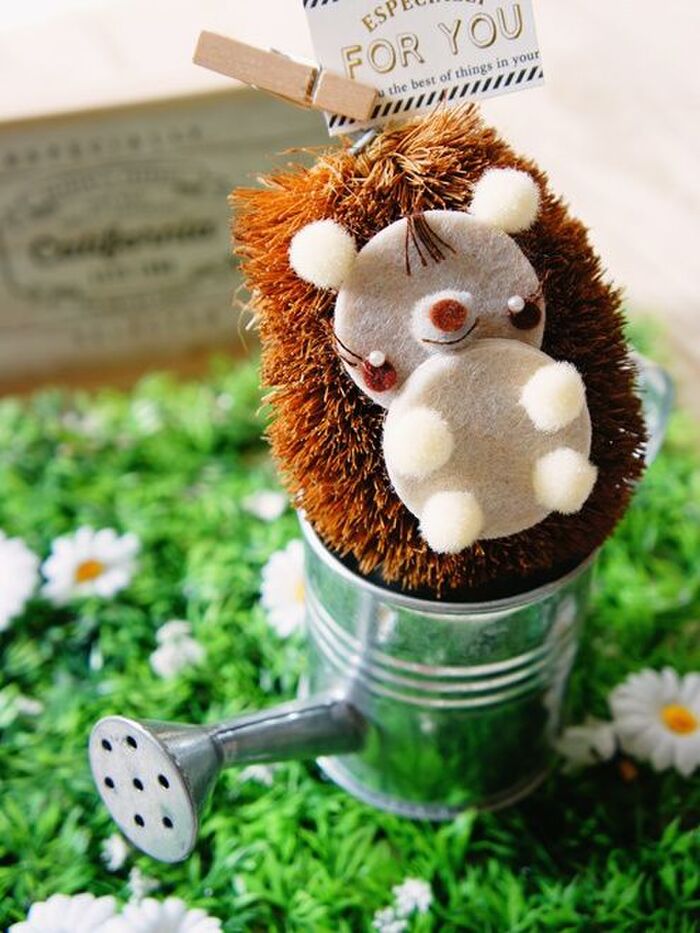カンタン♪ときめきハンドメイド♪ **たわしでハリネズミなマスコット**