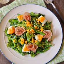 春を先取り♡菜の花とゆで卵のホットサラダ