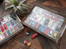 100均フレームで見て楽しめ、子どもが片付けられるトミカ収納ケース