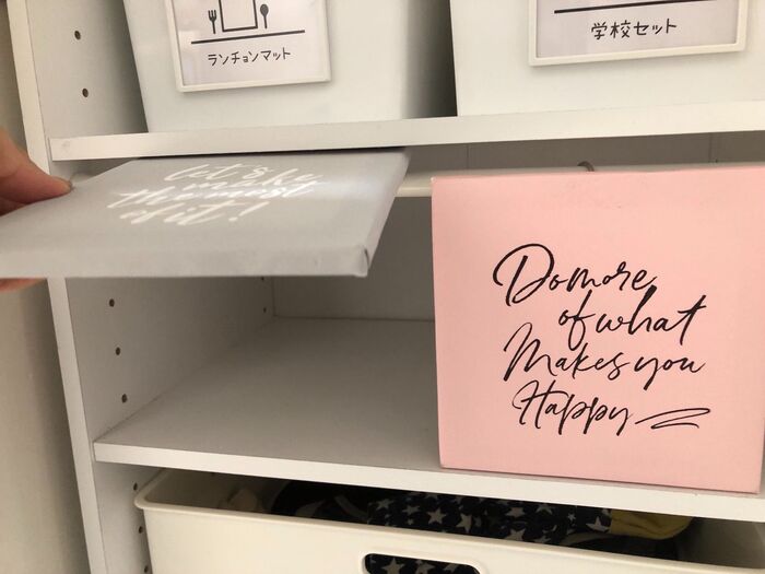 パネルの厚さ分突っ張り棒上部を空けるだけ