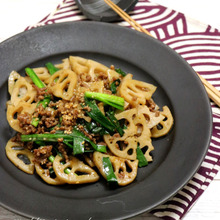 蓮根と挽き肉の甘辛炒め。