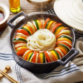 鍋で楽しむうどん・ごはん「カラフル野菜のミルフィーユ鍋うどん」
