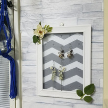 【100均リメイク】切って貼るだけ!のピアスの壁面収納フレーム