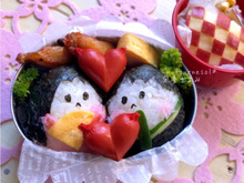 美容効果でひなまつり気分♪❤娘ちゃん弁当❤【手羽中のトマト味噌焼き】