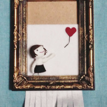 百均の額縁で作品をバンクシーにw