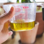 間違うと料理の仕上がりにも影響が!計量カップの正しい計り方