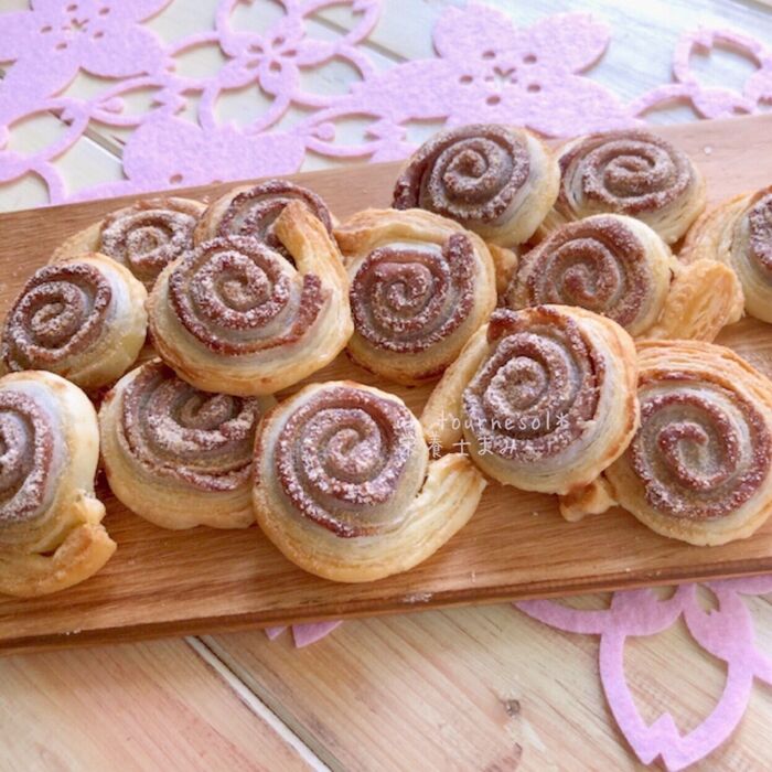 【材料3つで簡単おやつ】和スイーツで美肌効果に!うずまきあんこきな粉パイ