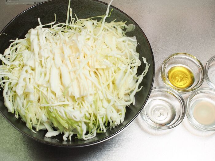キャベツを千切りにする