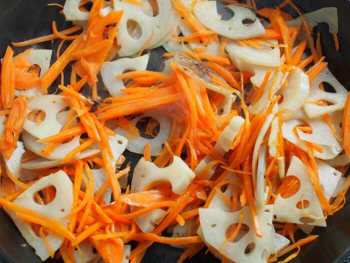 蒸し焼きにする