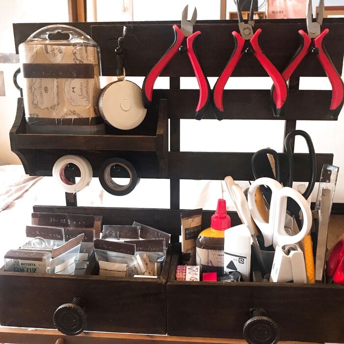 【工具不要】オールセリアの材料でアンティーク風ツールラックをDIYした話。