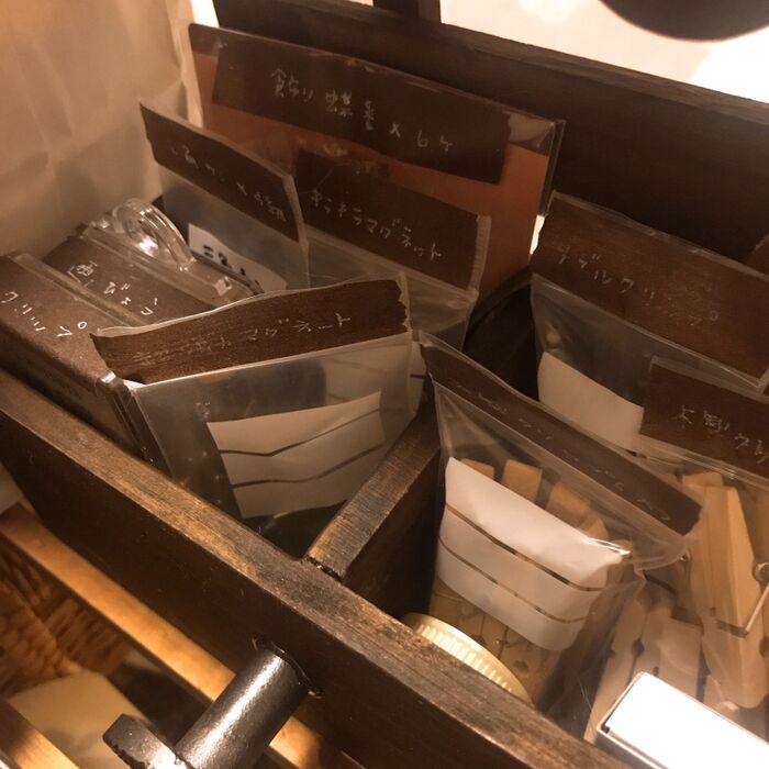 ラベリングはパーツを分けた小さいジッパーバッグにも。