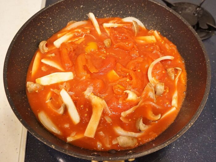 トマトシチューを作ります。