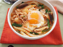 おうちで簡単!韓国風レシピ「キムチと豚バラの煮込みうどん」