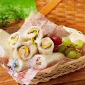 お花見に✿レバーパテを使ったかわいいくるくるサンドイッチ