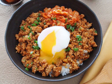 おうちで簡単!韓国風レシピ「韓国風肉そぼろ丼」
