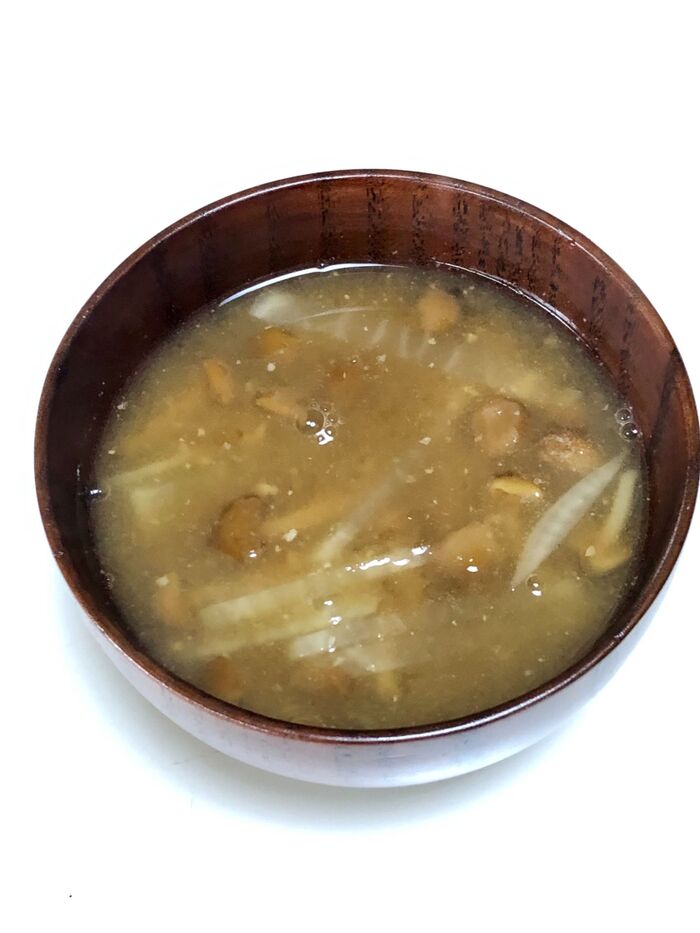 手作り味噌でなめこと大根の味噌汁
