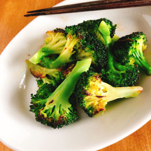 もう茹でない。私は断然、焼きブロッコリー派