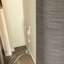 交換するだけ!劇的に目立たなくなった電源コード