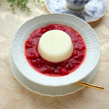 苺ソースのパンナコッタ
