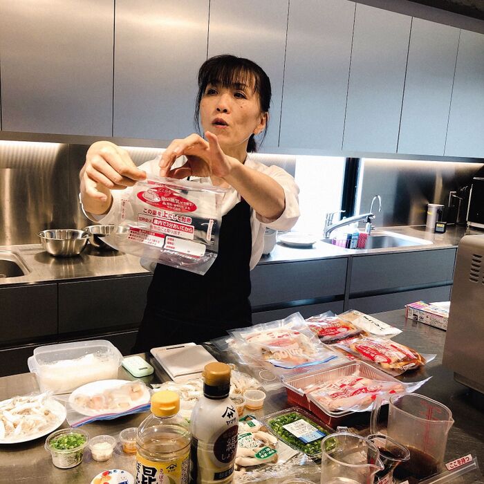 青山さんによるライオン様のリードプチ圧力調理バッグ調理デモンストレーション