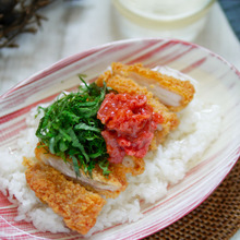 超簡単♡ズボラ豪華飯!【さっぱり梅のファミチキ茶漬け】