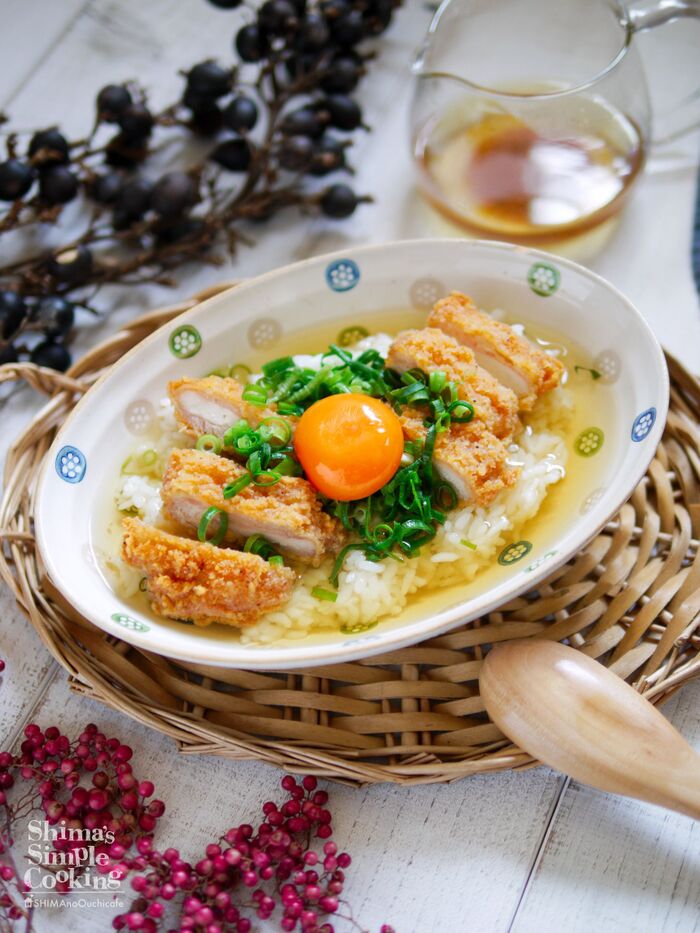 超簡単♡ズボラ豪華飯!【とろ玉ファミチキ茶漬け】
