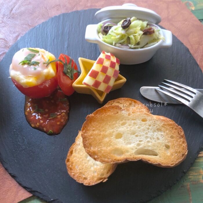 トマトカップde焼きエッグスラット