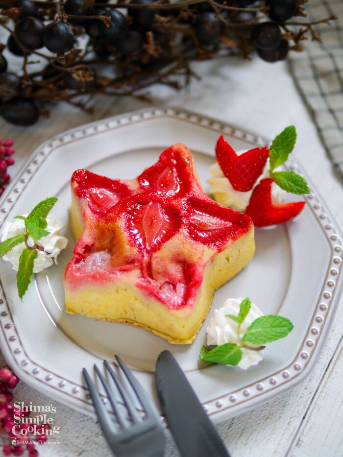 中にも外にも♡味わい違いで2つの美味しさ♪イチゴ尽くしののパンケーキ