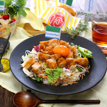 ファミチキで、親子TKG(たまごかけごはん)。