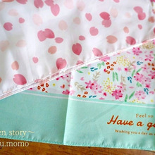 手触り最高!ダイソーの✿桜舞い散る~風呂敷にもなるバンダナ