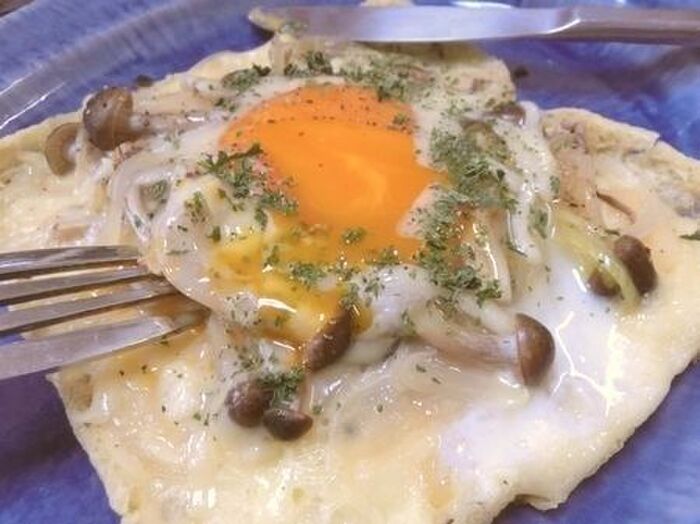 ラクラク10分☆ 新玉ねぎときのこの油揚げガレット