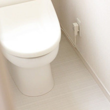 【100均】トイレ掃除をラク&時短に♪邪魔なコードはミニフックで「浮かす」!