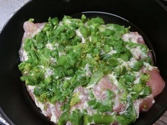 2.隙間に具を詰めて焼く