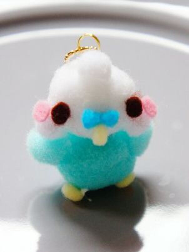 フェルトで目やほっぺの色付けを♪