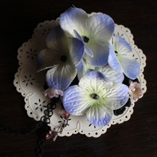 お花のコサージュ