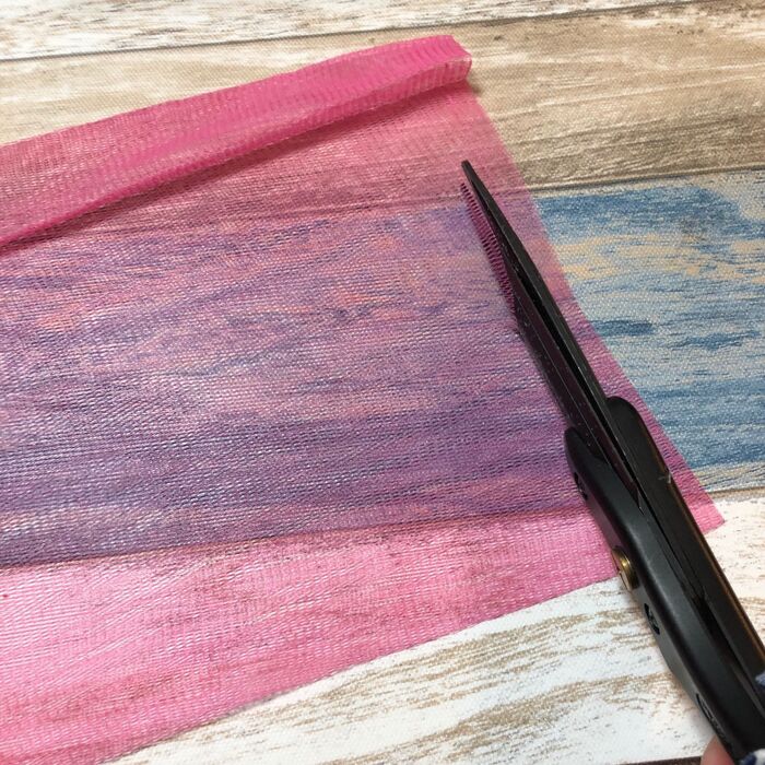 まずは筒状にします