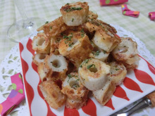 フライパンでスピードおつまみ♪ コロコロちくわのチーズ焼き