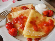 いちごの香りで贅沢気分♡いちごジャムのクレープシュゼット風