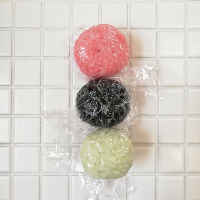 ①ベースのおにぎりを作ります。