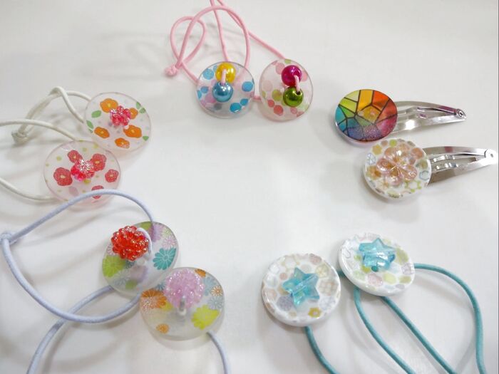 貼ったり&結ぶだけ☆彡 和ボタン♡ポップなボタンで髪飾り♡