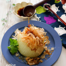 丸ごと新玉ねぎのポン酢かけ。