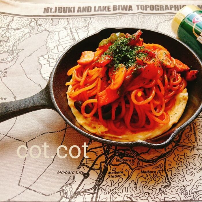 トマトベースのパスタ