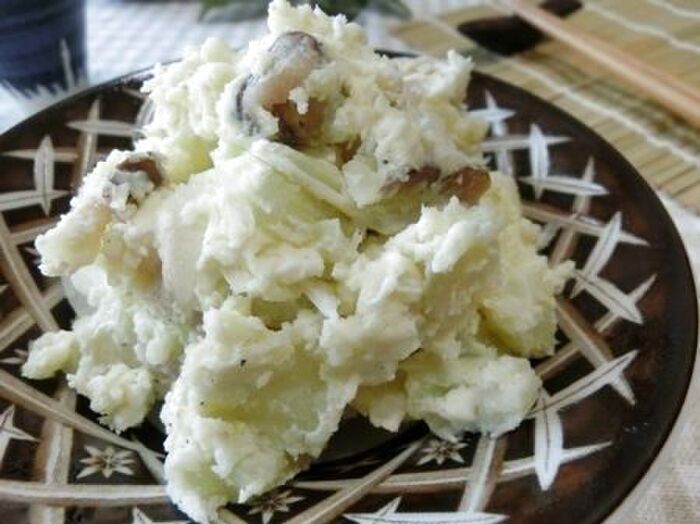 お酒に合わせたいポテサラ♪ いぶりがっことクリチのポテトサラダ