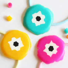 アイロンビーズでできちゃう北欧花モチーフヘアゴム*作り方とその他デザイン