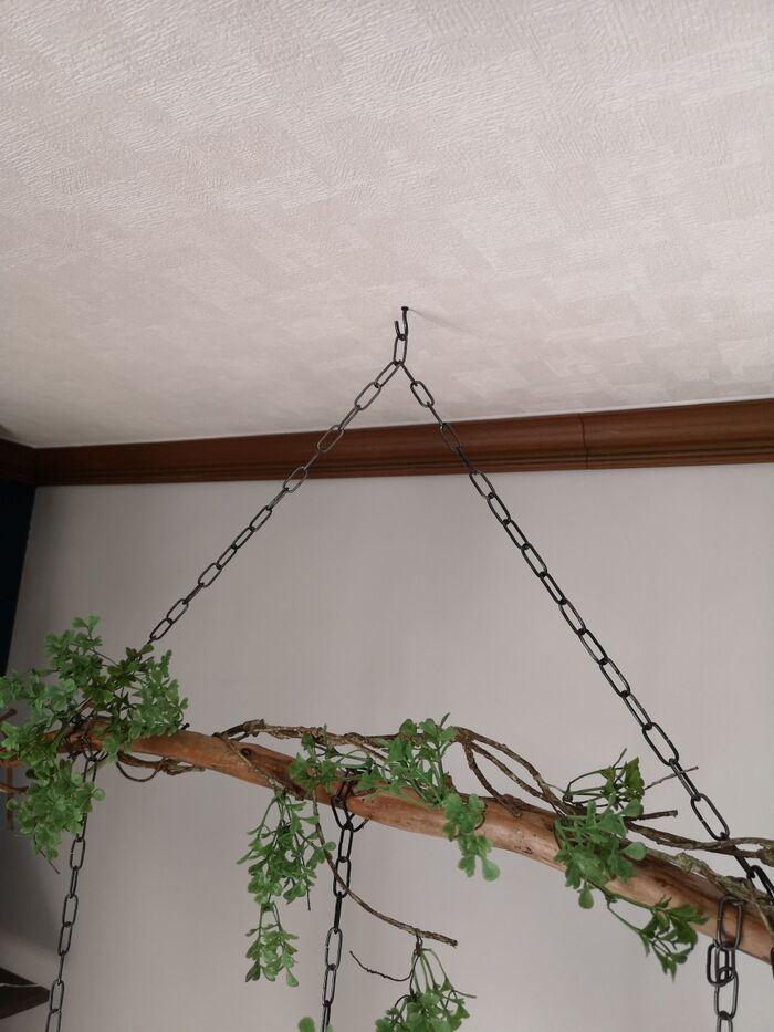 フックで吊るします