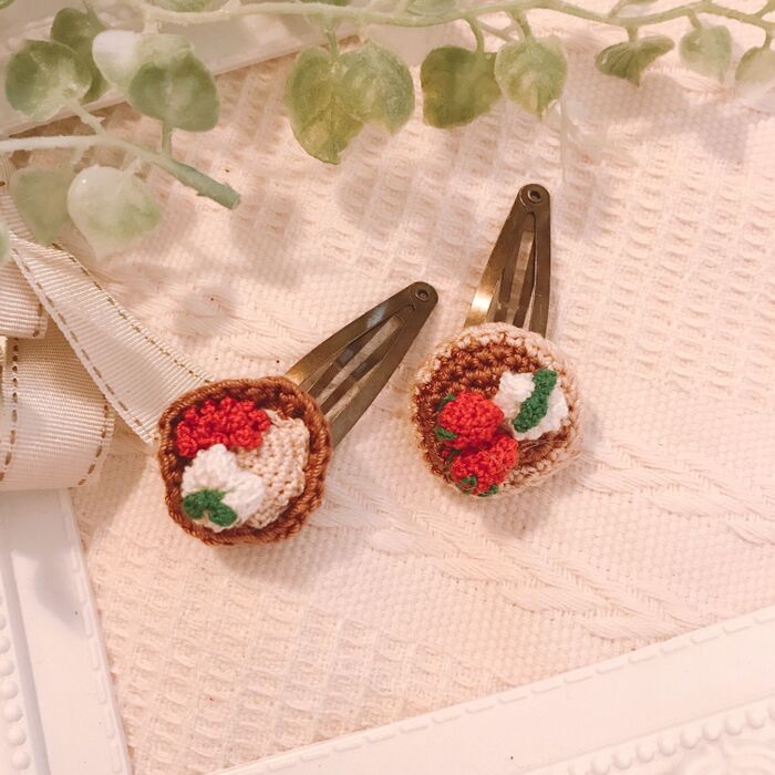 いちごのパンケーキとタルトのスリーピン