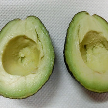 レモン汁も酢も不要☆ アボカドの変色防止法