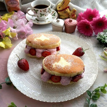罪なおいしさ!チーズ蒸しケーキのいちごクリームサンド