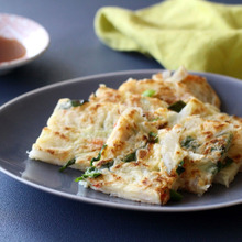 新玉葱と桜えびのチヂミ♪ぎゅうぎゅう焼くだけ